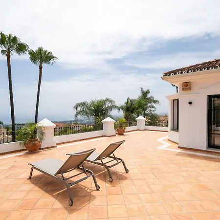 Shakira, Sierra Blanca, Villa