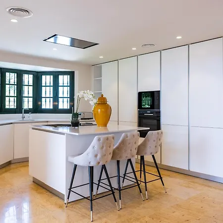 Villa Shakira, Sierra Blanca,