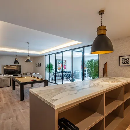 Shakira, Sierra Blanca, Marbella