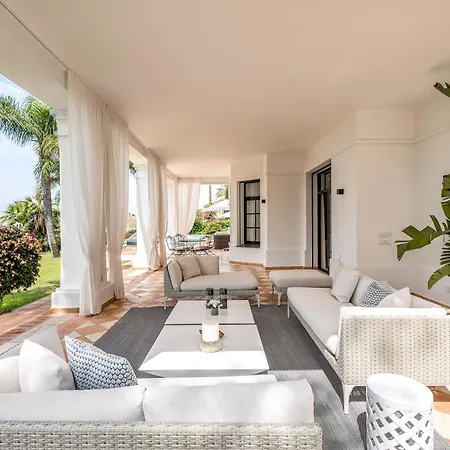 Shakira, Sierra Blanca, Villa