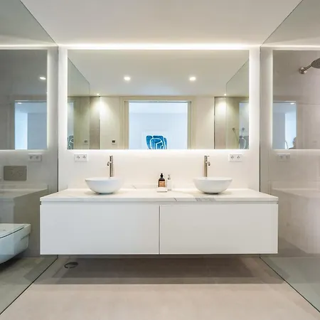 Villa Shakira, Sierra Blanca, *