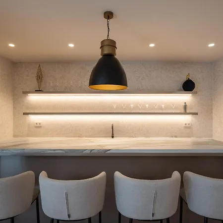 Shakira, Sierra Blanca, * Marbella