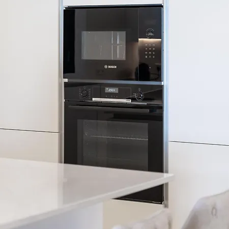 Shakira, Sierra Blanca, Villa