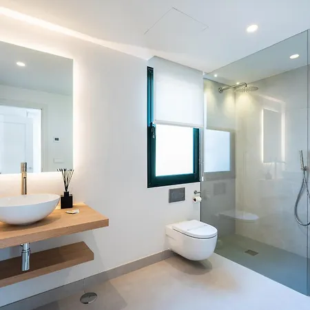 Shakira, Sierra Blanca, * Marbella