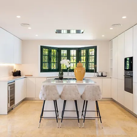 Shakira, Sierra Blanca, 빌라