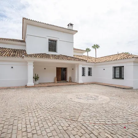 Shakira, Sierra Blanca, Villa *