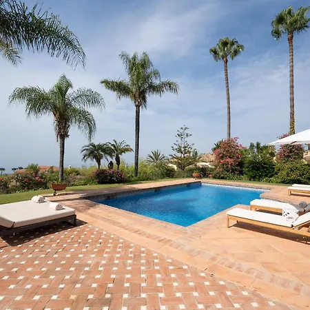 Shakira, Sierra Blanca, *