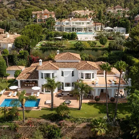 Shakira, Sierra Blanca, * Marbella