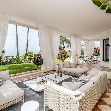 Shakira, Sierra Blanca, *