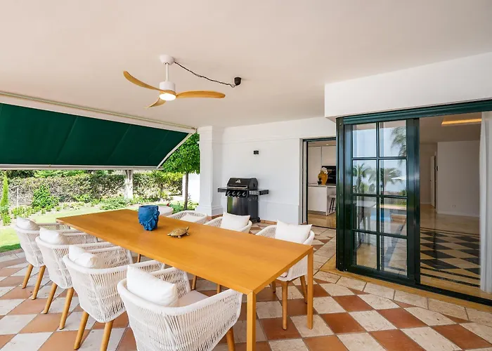 Shakira, Sierra Blanca, * マルベーリャ