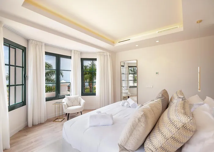 Shakira, Sierra Blanca, * マルベーリャ