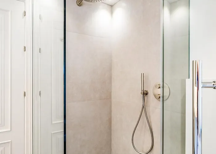 Shakira, Sierra Blanca, マルベーリャ