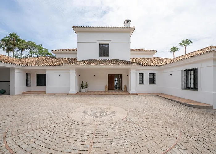 Shakira, Sierra Blanca, * マルベーリャ