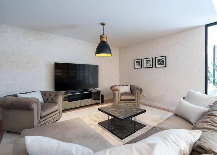 Shakira, Sierra Blanca, マルベーリャ