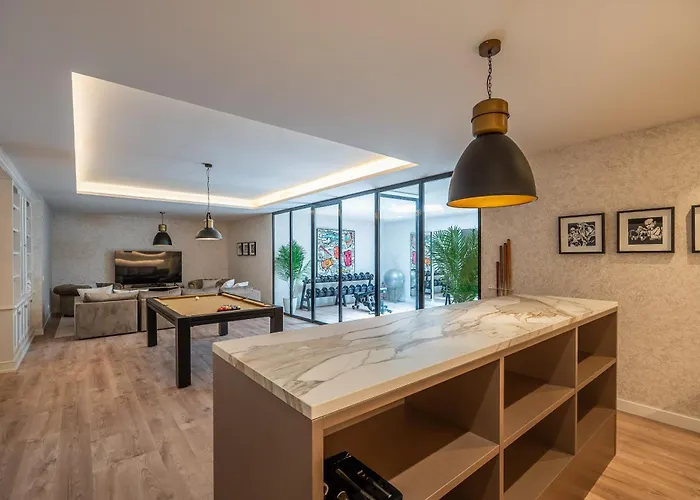 Shakira, Sierra Blanca, マルベーリャ