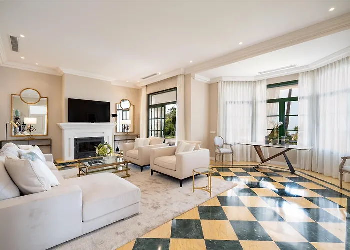 Shakira, Sierra Blanca, * マルベーリャ