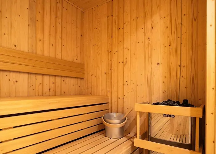 Shakira, Sierra Blanca, * マルベーリャ