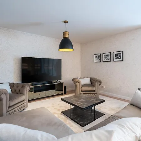 Shakira, Sierra Blanca, מארבלה