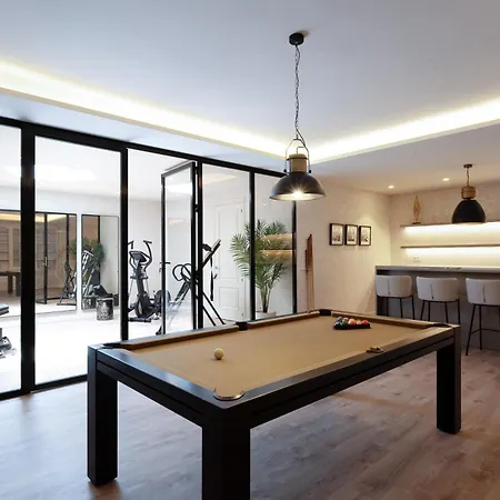 Shakira, Sierra Blanca, *